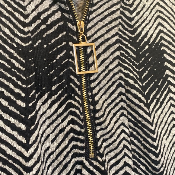 Calessa long tunic, gray and black abstract print, soft knit, 3/4 sleeves, Large - Picture 3 of 7